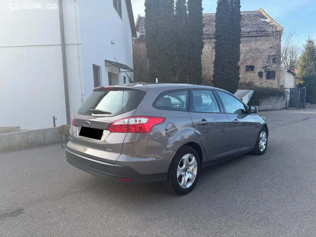 Ford Focus 1.6 TDCI 70 kW - fotka 6