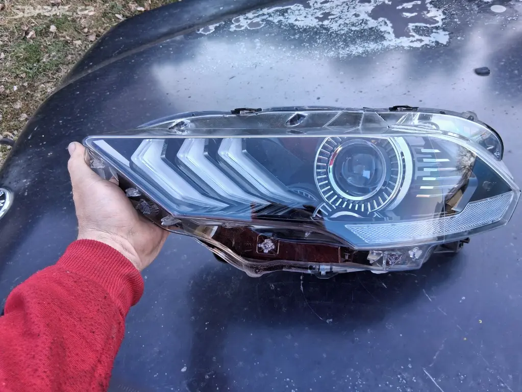 Náhled: Ford mustang predni svetlo