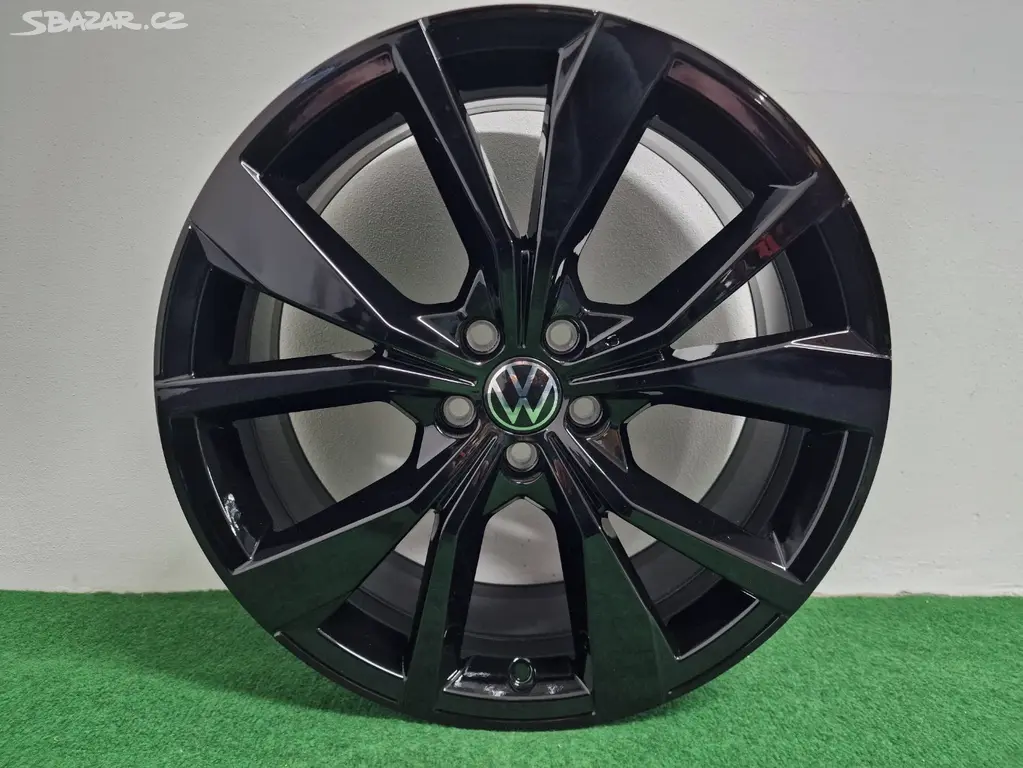 VW Taigo / T - Cross R Line Alu kola 18 letní nové Misano