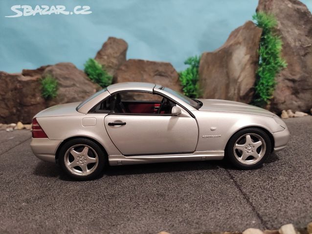 Maisto Premiere Edition 1/18 - Mercedes Benz SLK 230 Jaune - Modèle Miniature Collection