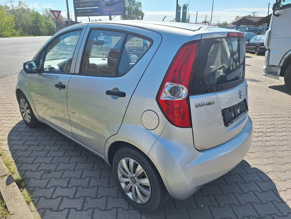 Suzuki Splash 1.0i/48kW. r.5/2011, Servisní kniha - fotka 4
