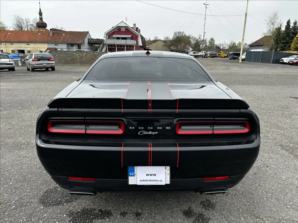Dodge Challenger, 5,7 Sxt 5.7L 8V - MANUÁL - - fotka 4