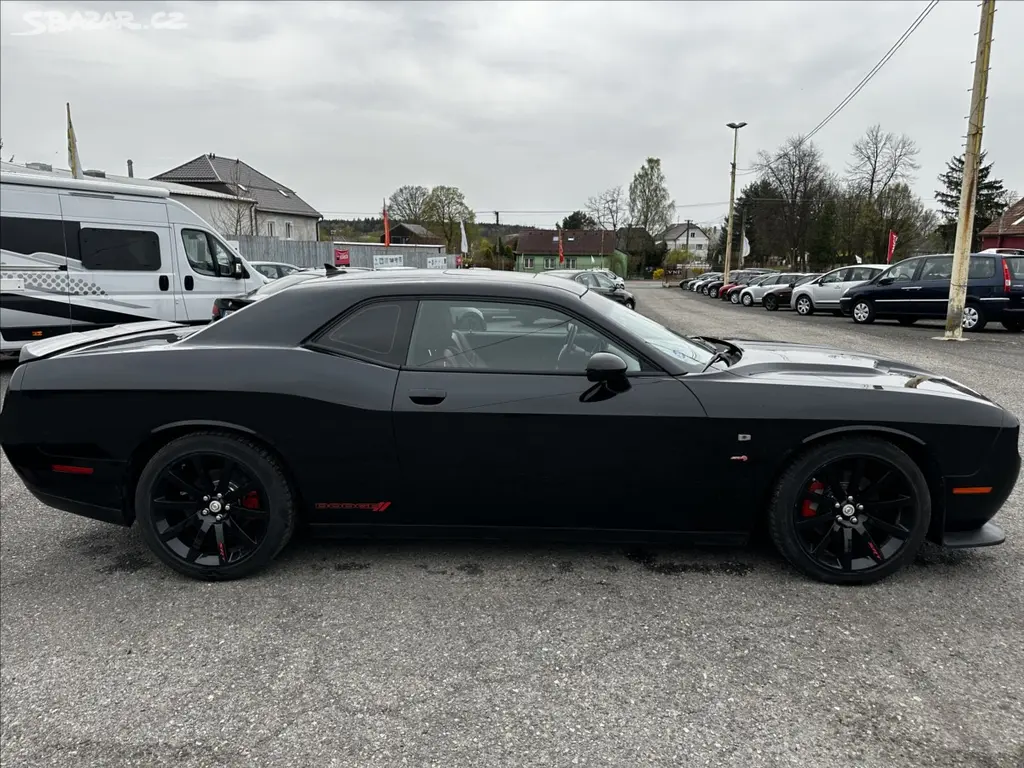 Dodge Challenger, 5,7 Sxt 5.7L 8V - MANUÁL - - fotka 6