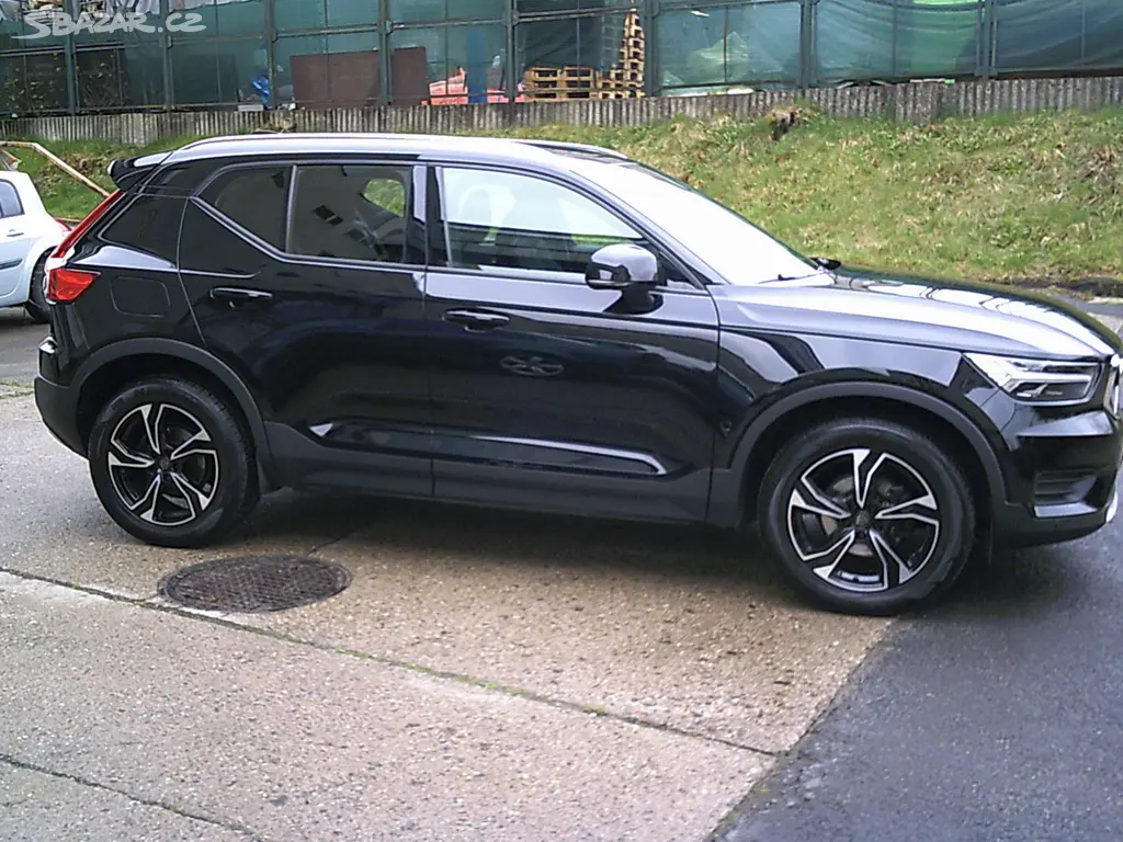 Volvo XC40, D3 ///MOMENTUM/// - fotka 4