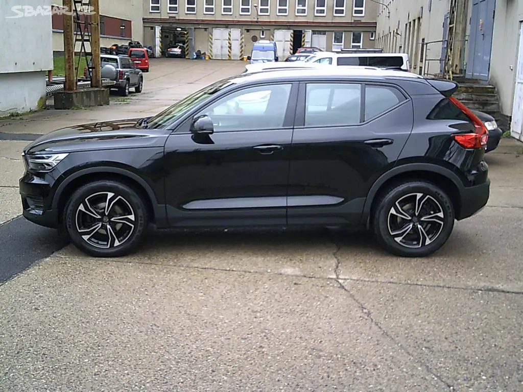 Volvo XC40, D3 ///MOMENTUM/// - fotka 2