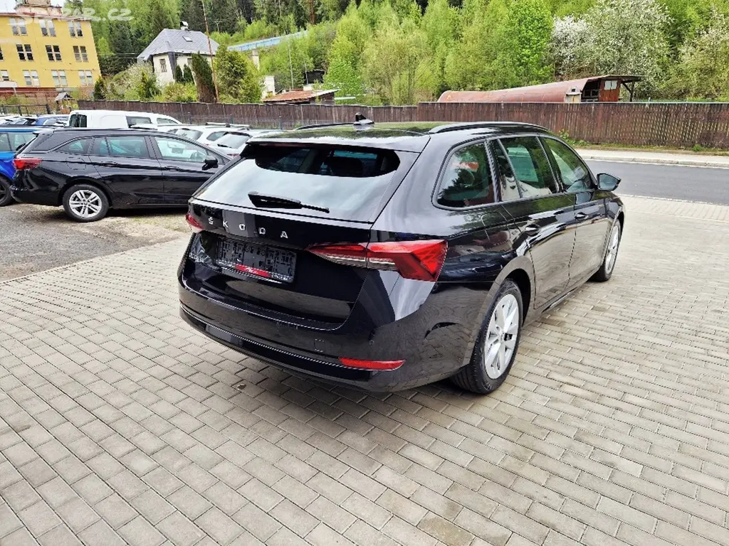 Škoda Octavia, 2.0 TDi (110 kW), plný servis - fotka 4