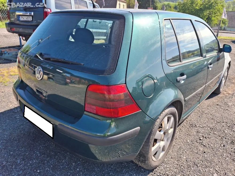 VW Golf IV 1,6i 16V 5-dveř. - fotka 6