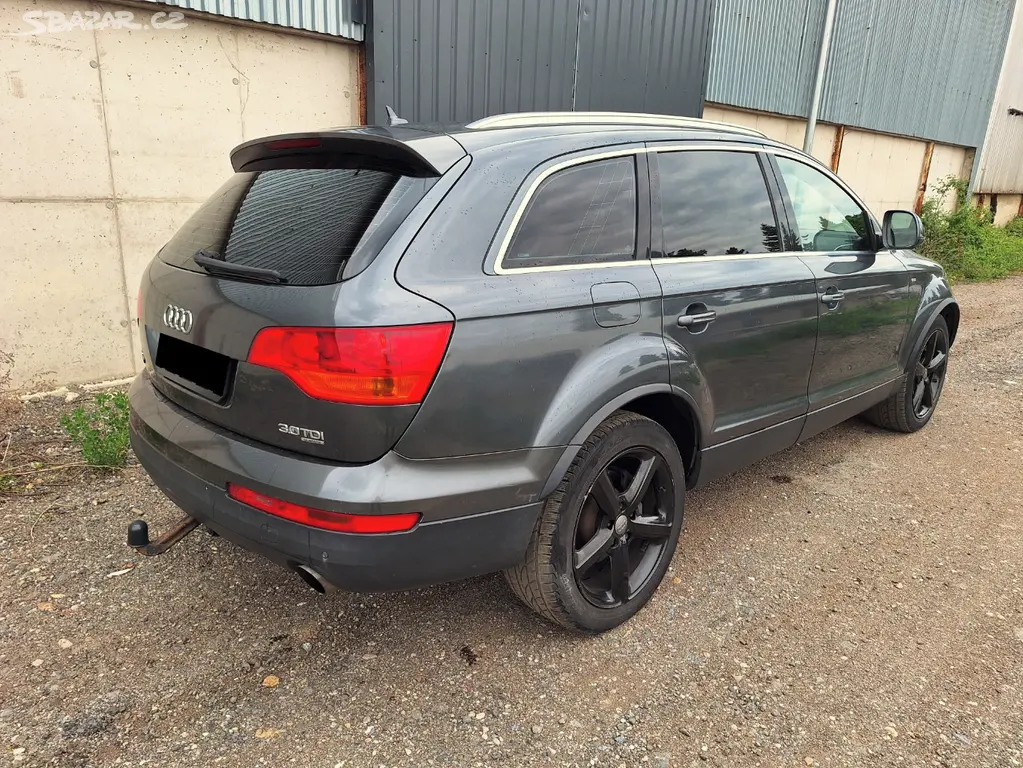 Audi Q7 3.0 TDI S-Line Quattro 7 míst, NOVÁ STK - fotka 6