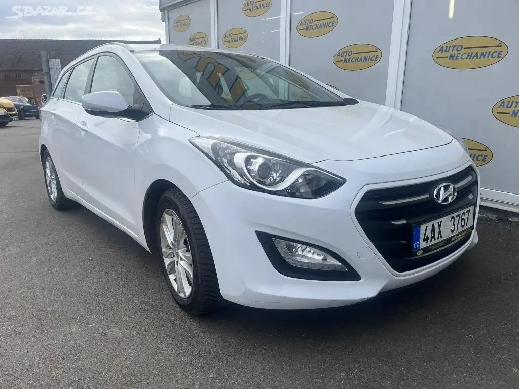 Hyundai i30, 1.6 CRDi Weekend kombi - fotka 3