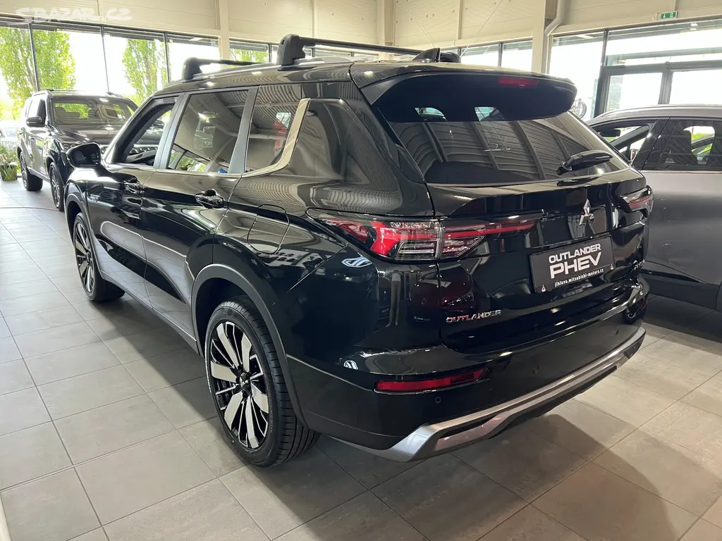 Mitsubishi Outlander, 2.4 PHEV INTENSE 4x4 BONUS - fotka 5