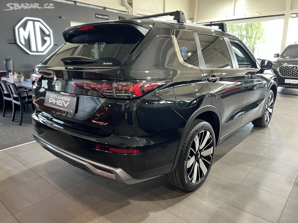 Mitsubishi Outlander, 2.4 PHEV INTENSE 4x4 BONUS - fotka 4