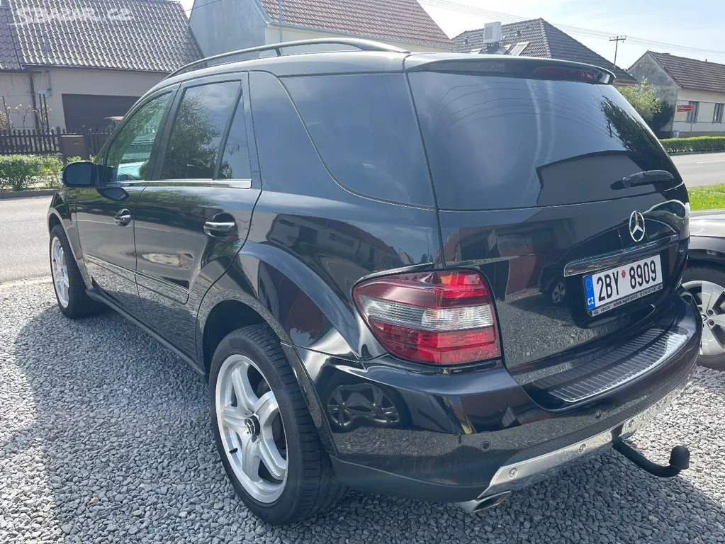 MERCEDES BENZ ML 420 CDI 4-MATIC PEKNY STAV. - fotka 3