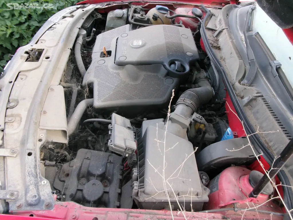 SEAT LEON 1,6i r.v. 2000 - fotka 4