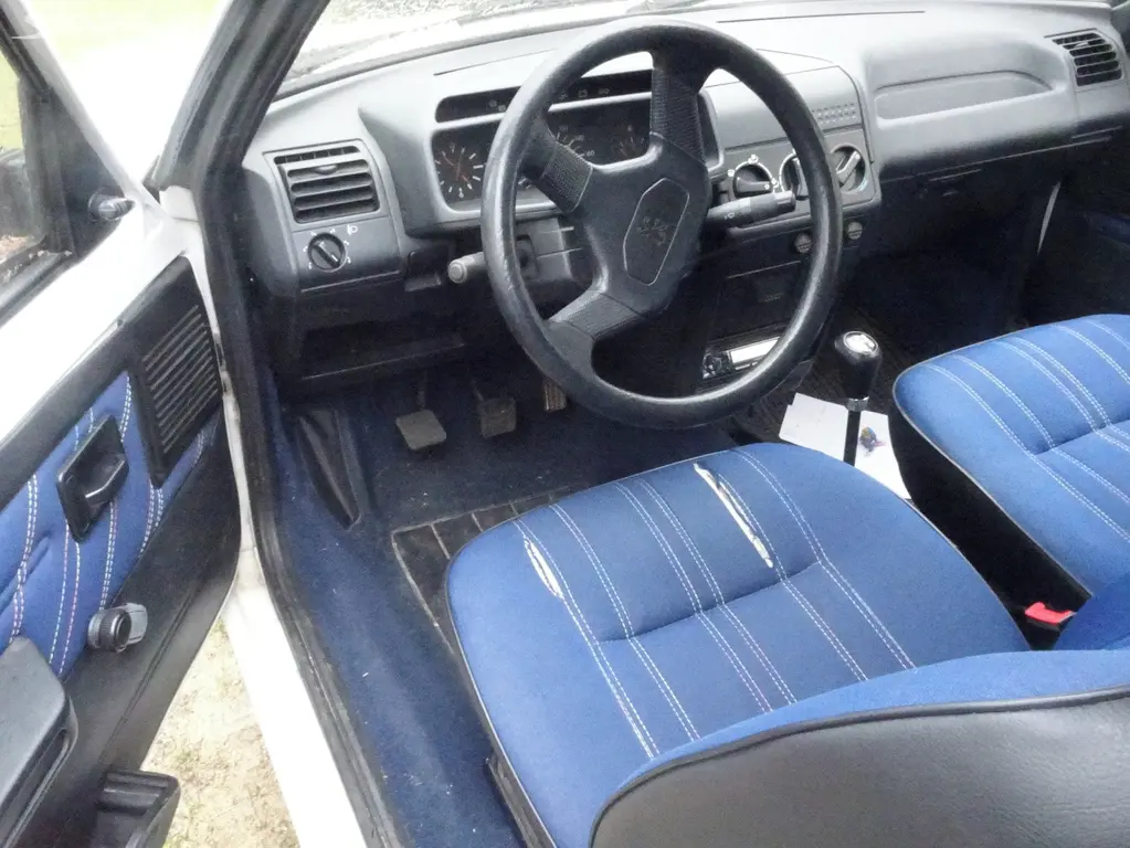 Peugeot 205 Cabrio CJ benzin plně pojízdný - fotka 6