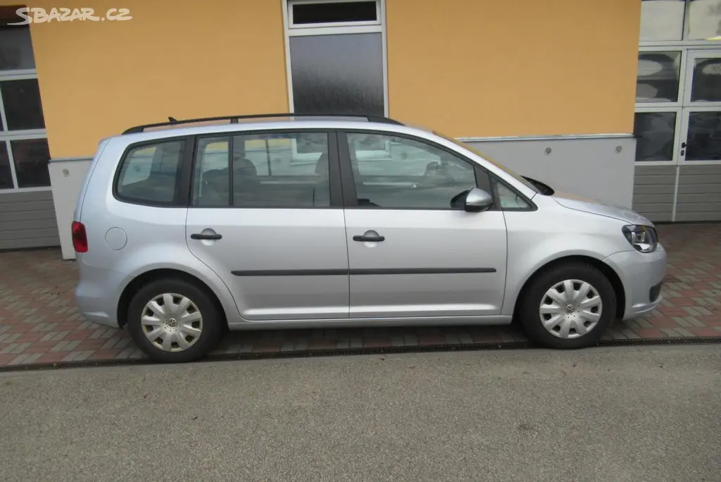 Volkswagen Touran, 1.6 TDi KLIMA TAŽNÉ - fotka 3