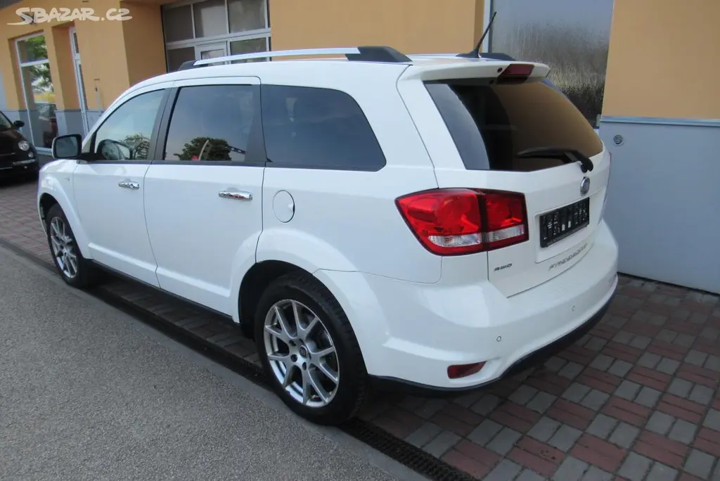 Fiat Freemont, 2.0 MJT 4x4 AUTOMAT NAVIGACE - fotka 6