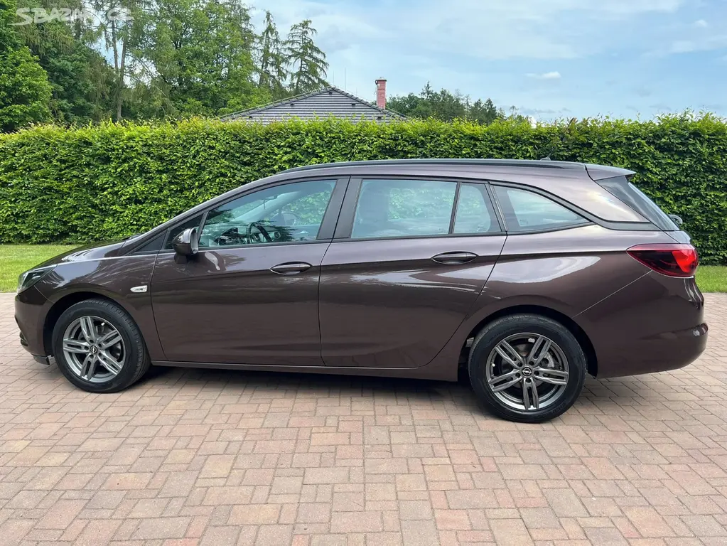 Opel Astra 1.4 T 92kW Tempomat Serviska - fotka 4