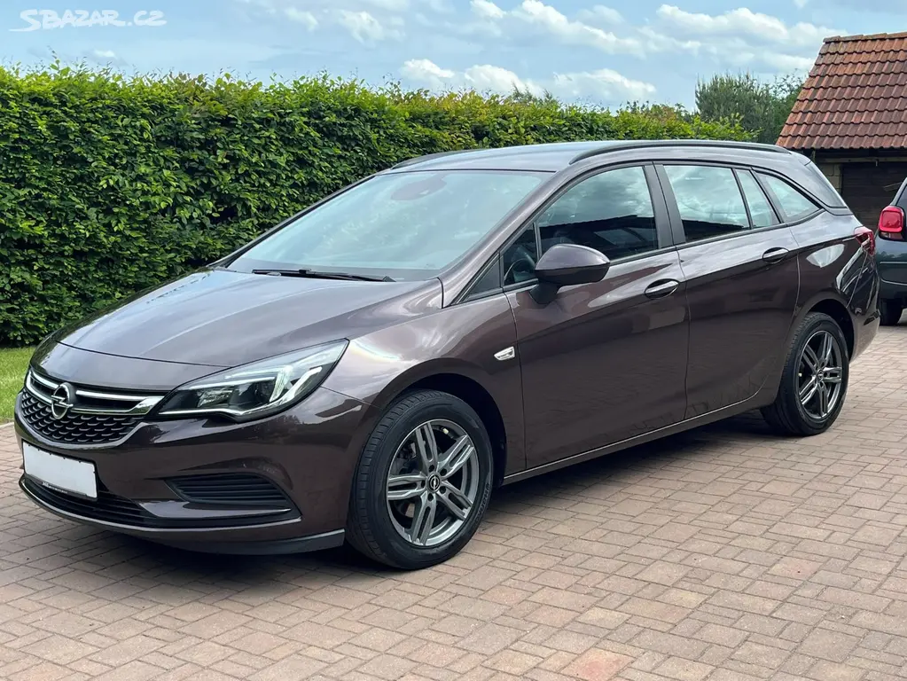 Opel Astra 1.4 T 92kW Tempomat Serviska - fotka 3