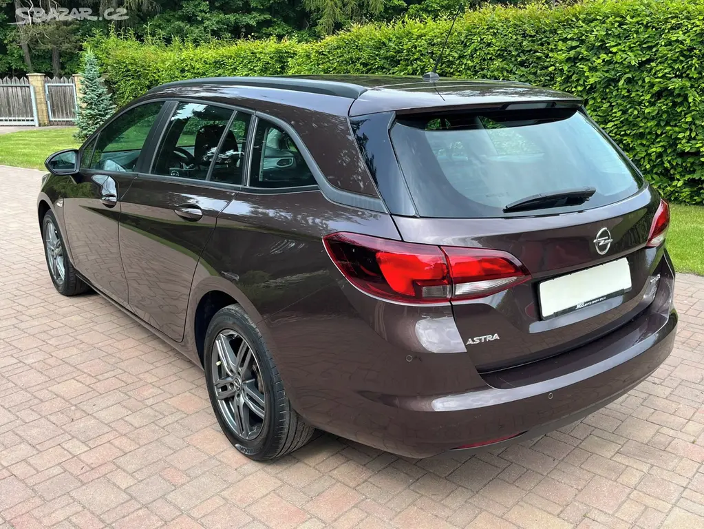 Opel Astra 1.4 T 92kW Tempomat Serviska - fotka 5
