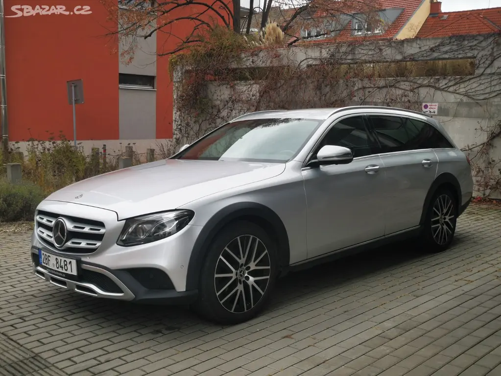 Mercedes-Benz Třídy E, E 220D 4Matic Allterrain ČR - fotka 3