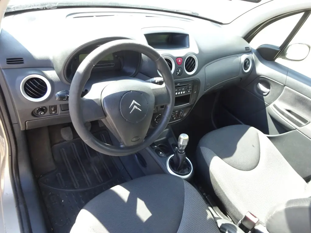 Citroen C3 1.4i r.v.2007 (54 kw) Koupeno v ČR - fotka 5