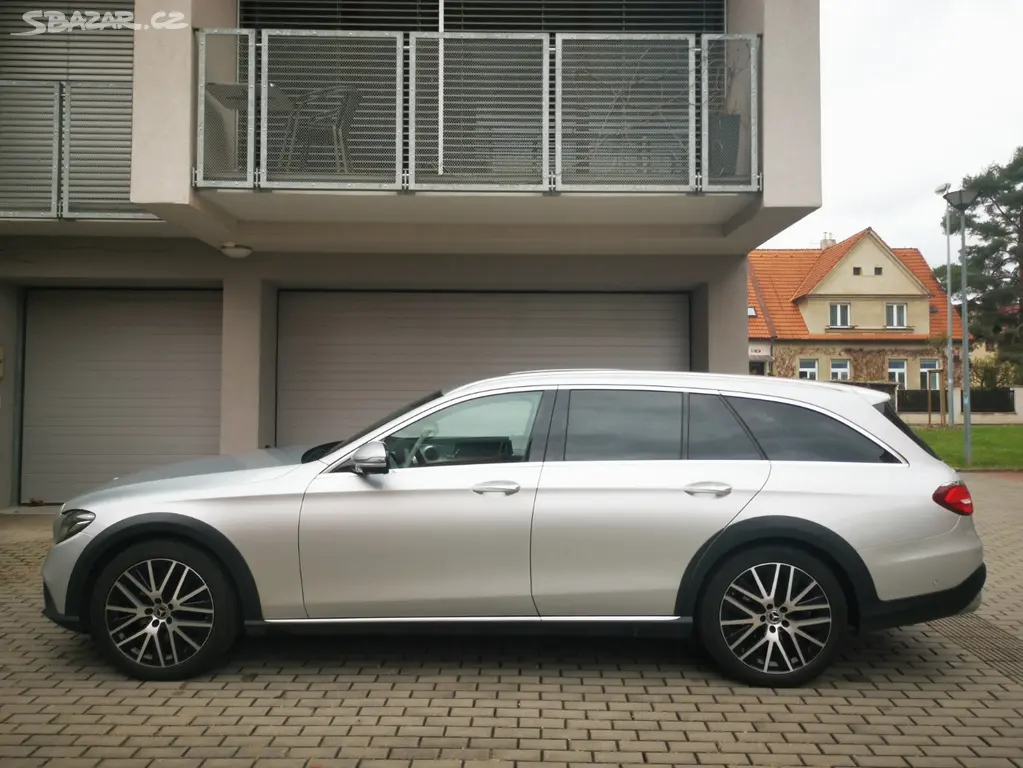 Mercedes-Benz Třídy E, E 220D 4Matic Allterrain ČR - fotka 6