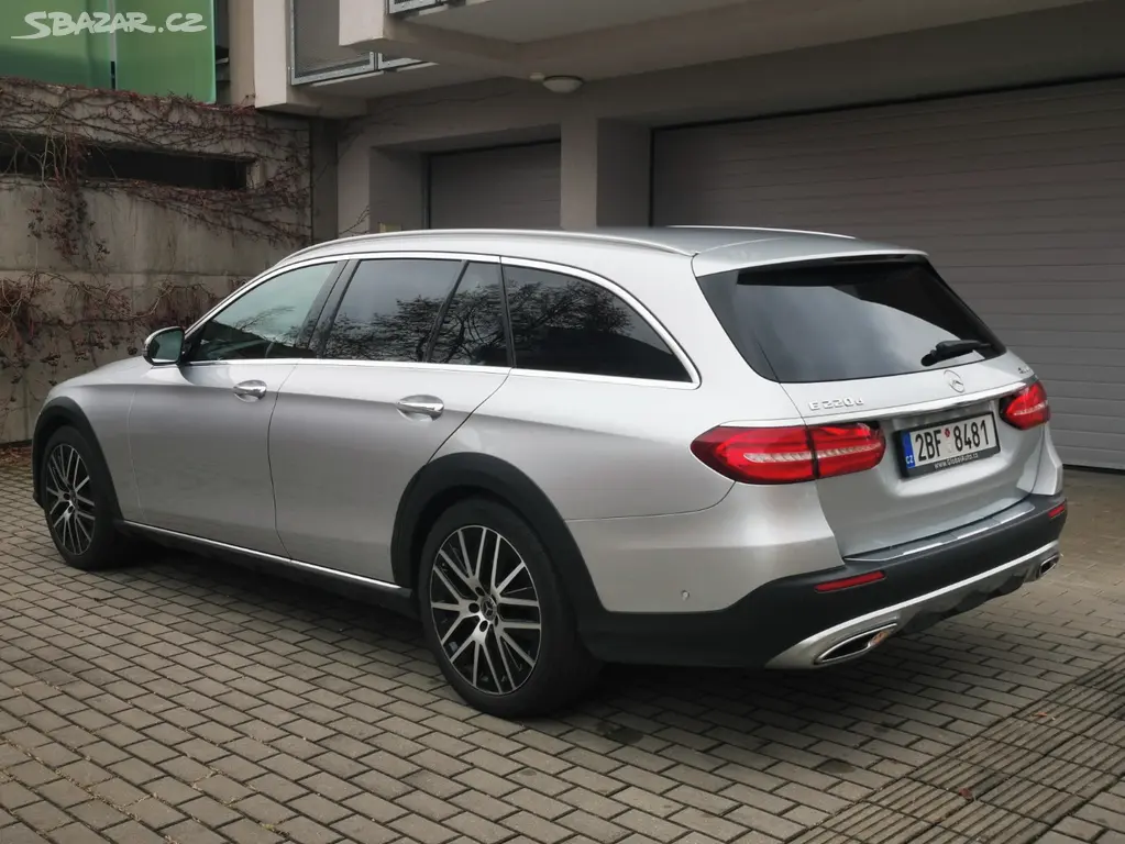 Mercedes-Benz Třídy E, E 220D 4Matic Allterrain ČR - fotka 2