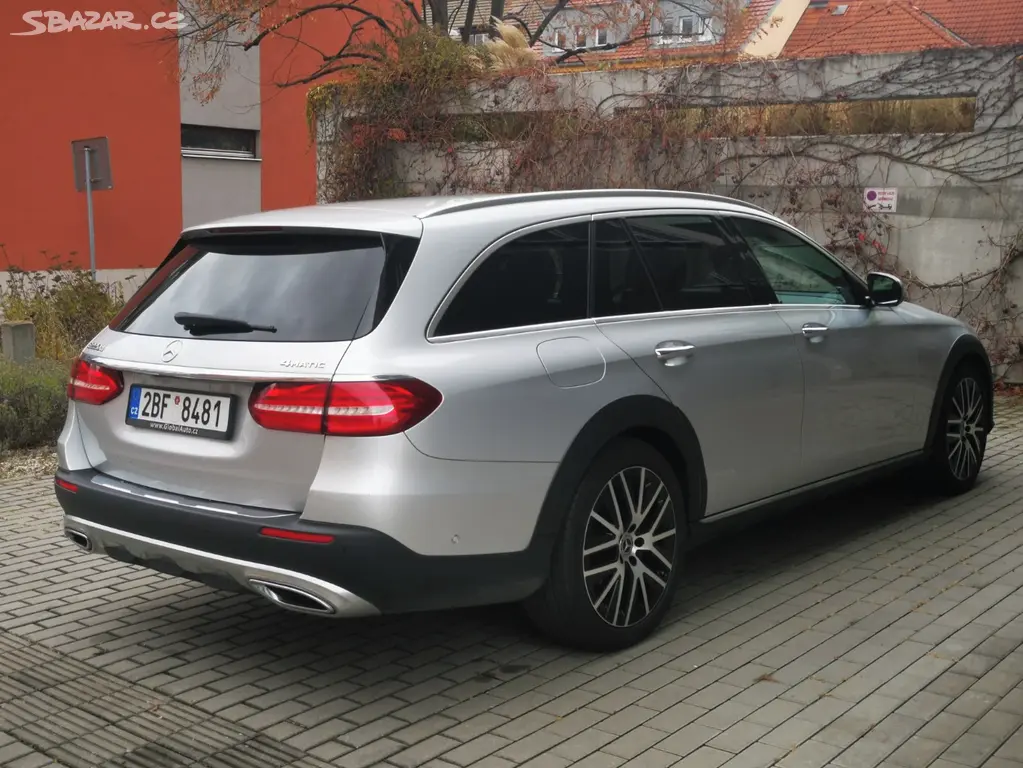 Mercedes-Benz Třídy E, E 220D 4Matic Allterrain ČR - fotka 4