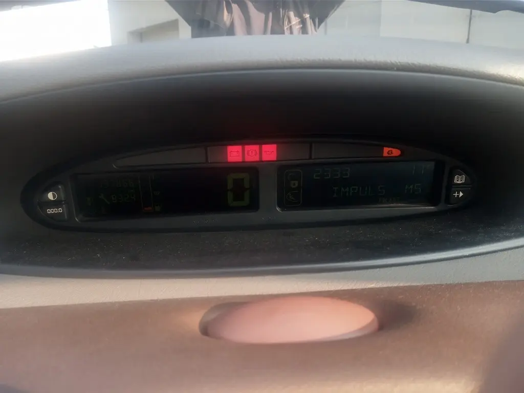 Citroen Xsara Picasso 2.0 HDi, nová STK - fotka 4