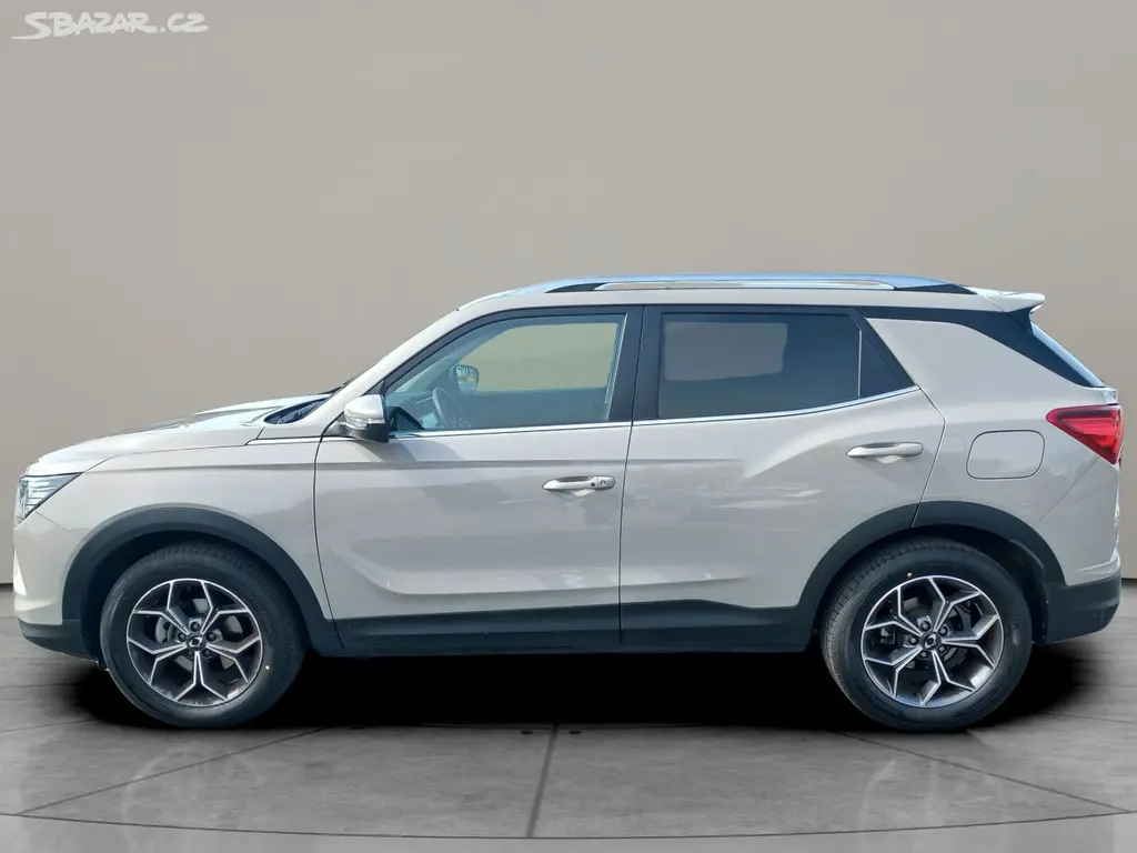 SsangYong Korando, Premium 1,5 GDi FWD A6 - fotka 3