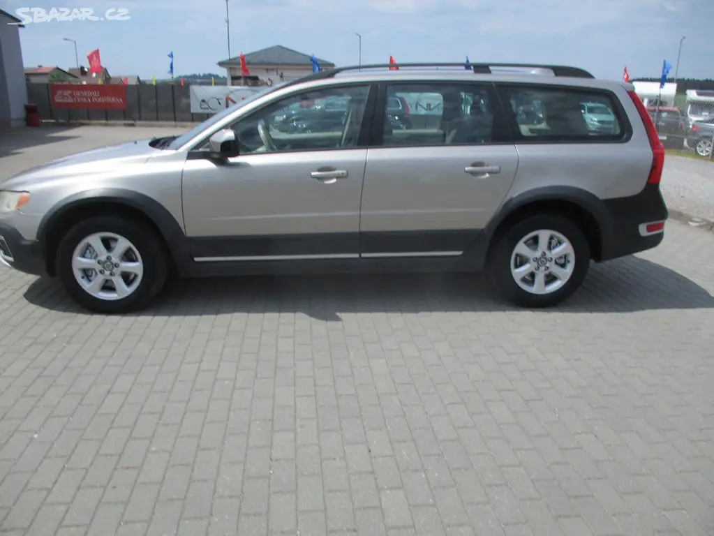 VOLVO XC70 D5 151kw AWD Momentum Kinetic 07/2010 - fotka 2