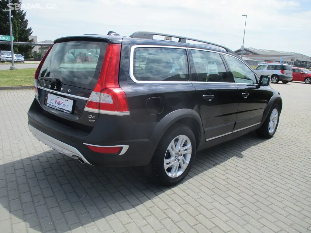 VOLVO XC70 2,4D 133kw Geartronic Momentum AWD 2015 - fotka 4