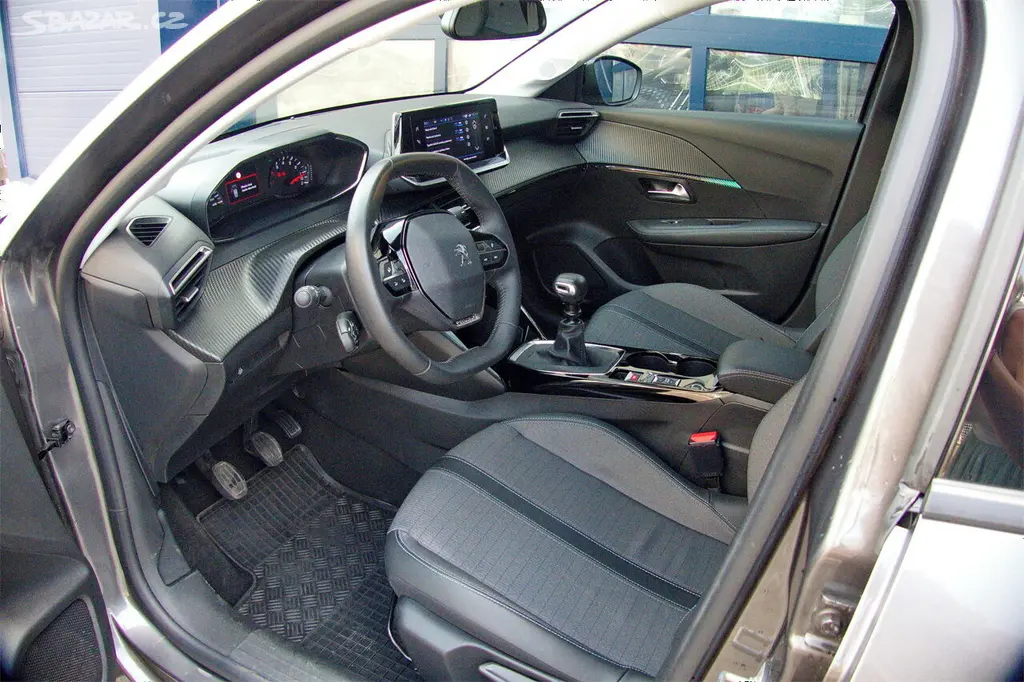 Peugeot 208, Allure 1,5 BlueHDi 100k MAN6- - fotka 3