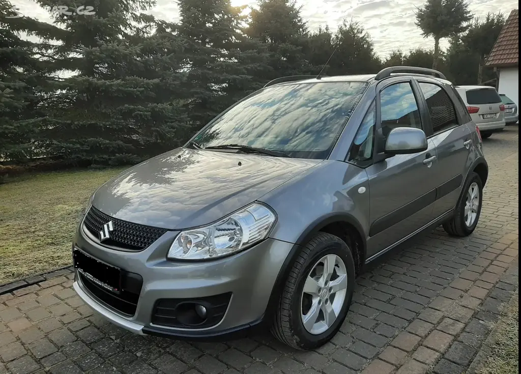 Suzuki SX4, 1,6 4x4 r.v. 2010 , najeto 99.323km - fotka 2