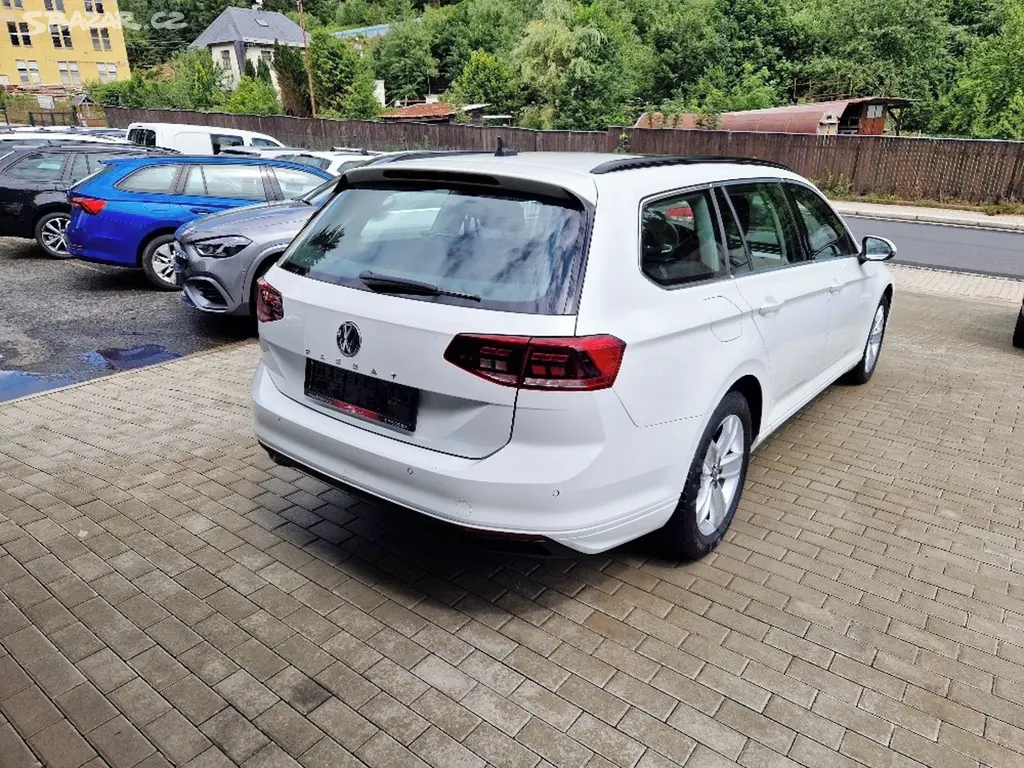 Volkswagen Passat, 2.0 TDi (140 kW) Business - fotka 4
