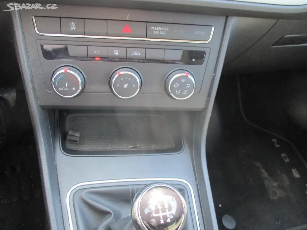 SEAT LEON 1,6TDI 85kw GPS LED RADAR GPS DPH 2019 - fotka 5