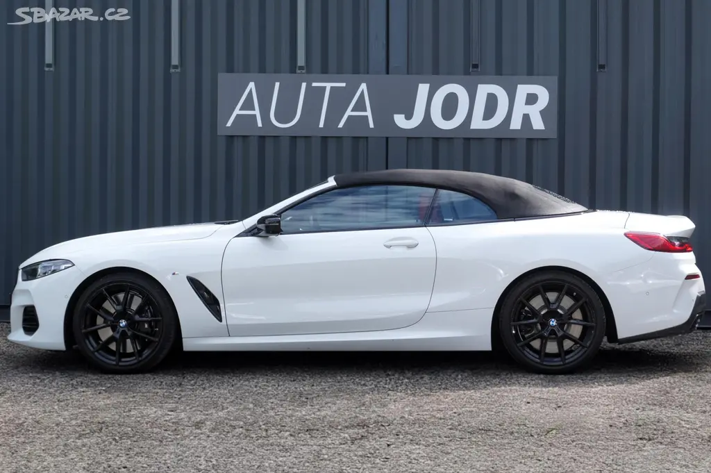 BMW Řada 8, M850i xD Cabrio, Lasery, B&W - fotka 2