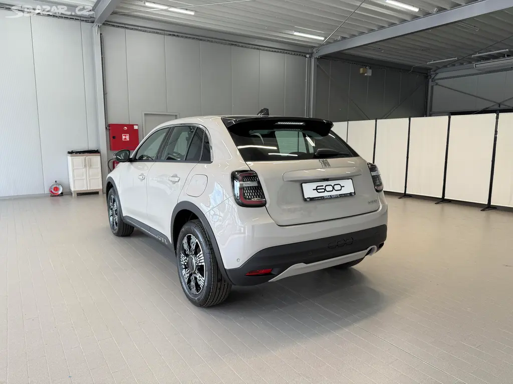 Fiat 600, 1.2 Turbo Hybrid 110k MHEV eDC - fotka 6