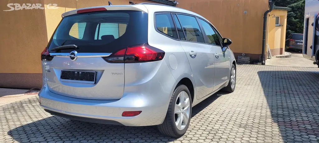 Opel Zafira 1,4i 103kW benzín Automat - fotka 3