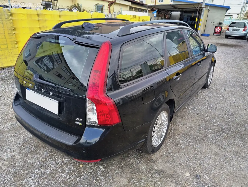Volvo V50, 1.6 Tdi, r.v.2010 - fotka 2