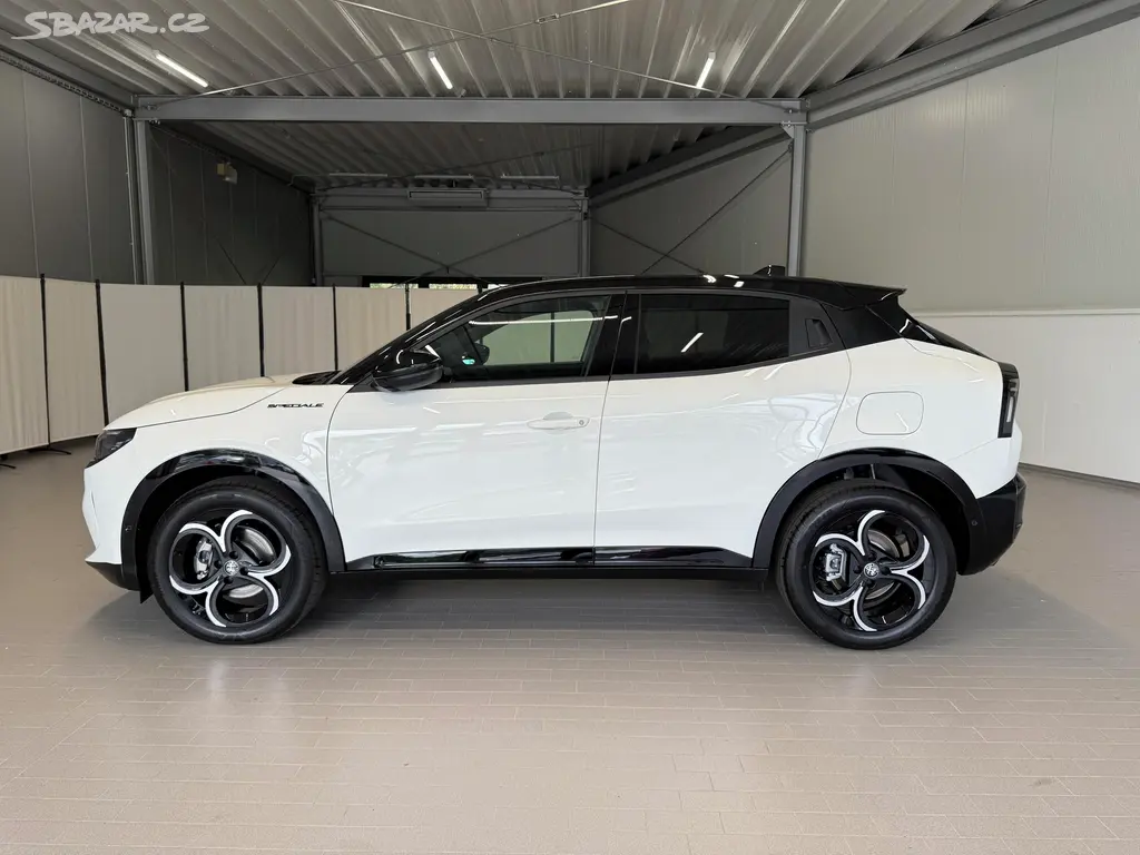Alfa Romeo Junior, Ibrida Q4 Speciale 1.2 Turbo H - fotka 2