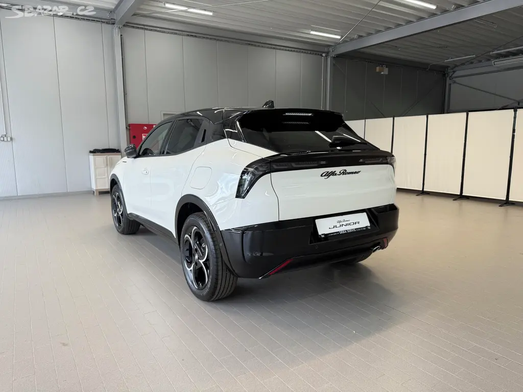 Alfa Romeo Junior, Ibrida Q4 Speciale 1.2 Turbo H - fotka 3