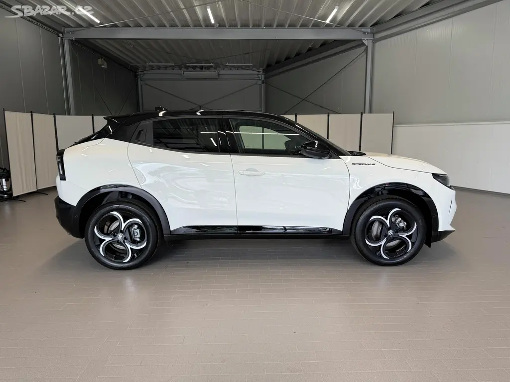 Alfa Romeo Junior, Ibrida Q4 Speciale 1.2 Turbo H - fotka 5