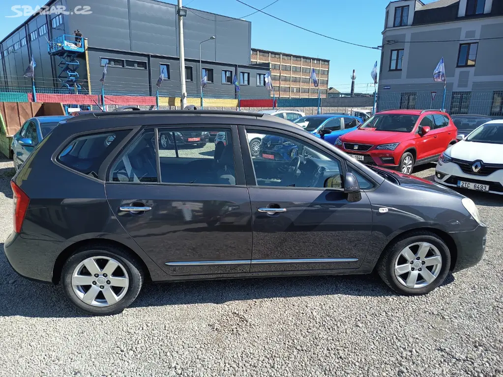 KIA Carens 2,0i16V Family 106kw - fotka 2