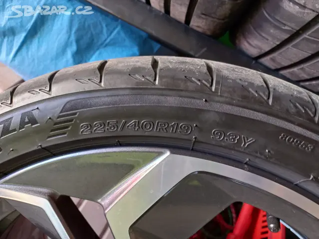 2ks pneu Bridgestone potenza S005 225/40 R19 nové - Brno, Slatina ...