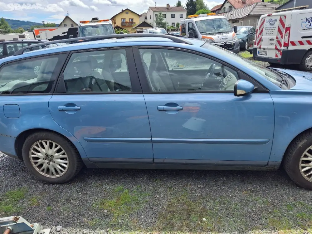 Volvo V50 kombi 2,0 D - fotka 4