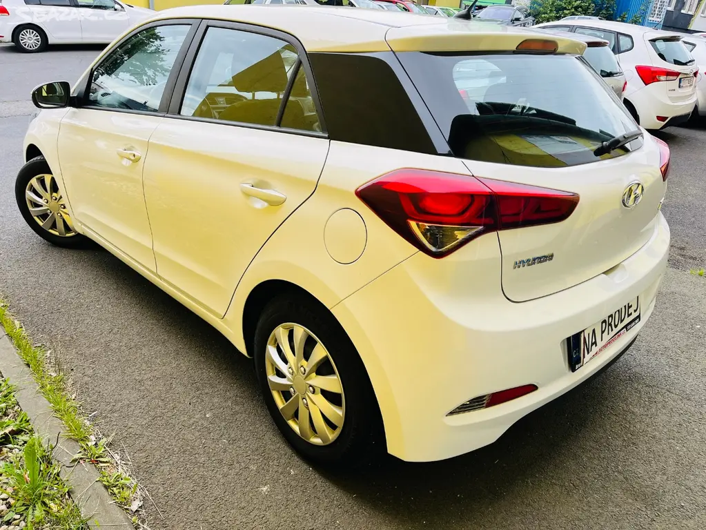 HYUNDAI i20 1.2 i BENZÍN NAJETO JEN 89 TIS KM - fotka 4