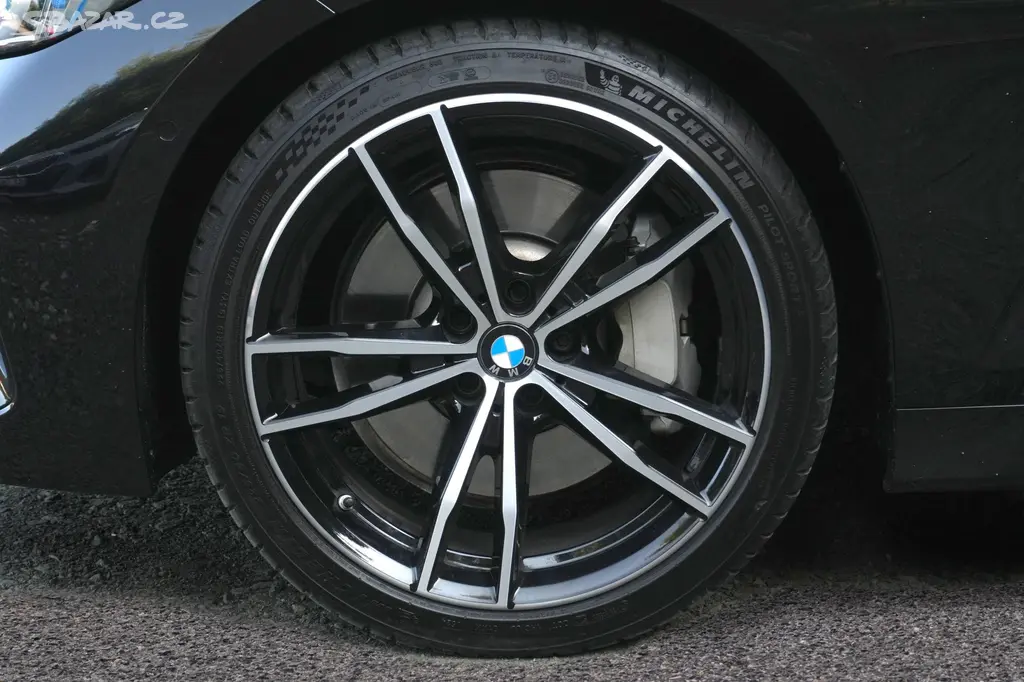 BMW Řada 3, 330d xDrive, Tažné, Kamera - fotka 3