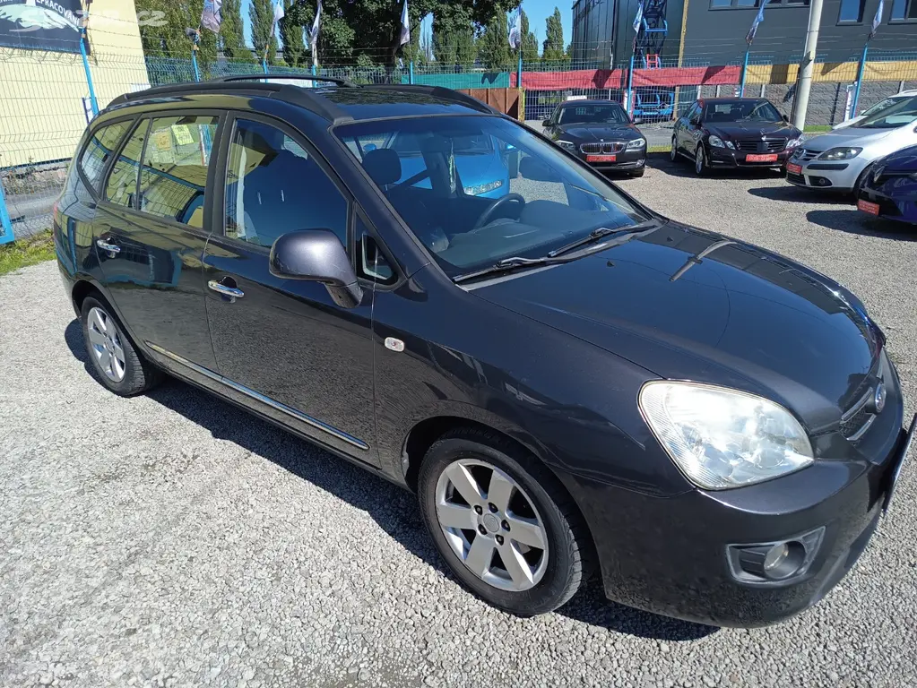 KIA Carens 2,0i16V Family 106kw - fotka 5