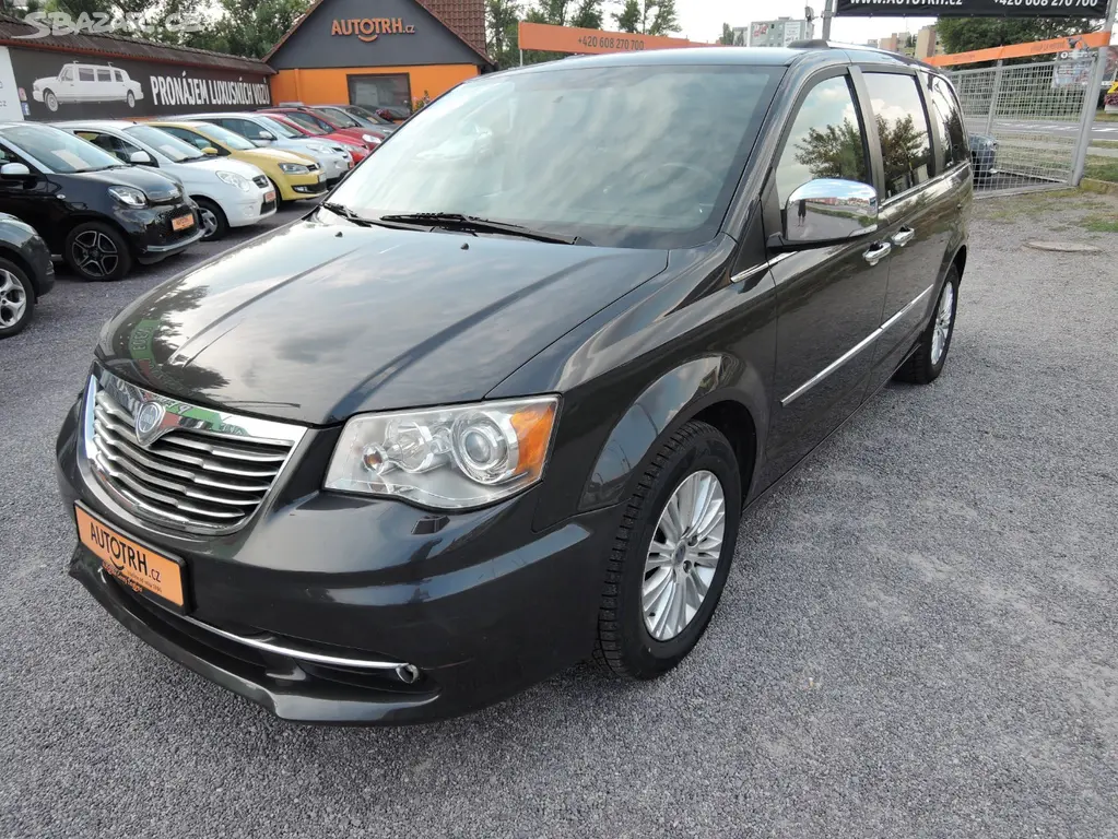 Lancia Voyager 2,8 CRD Aut. StownGo NAVI Kůže 2013 - fotka 2